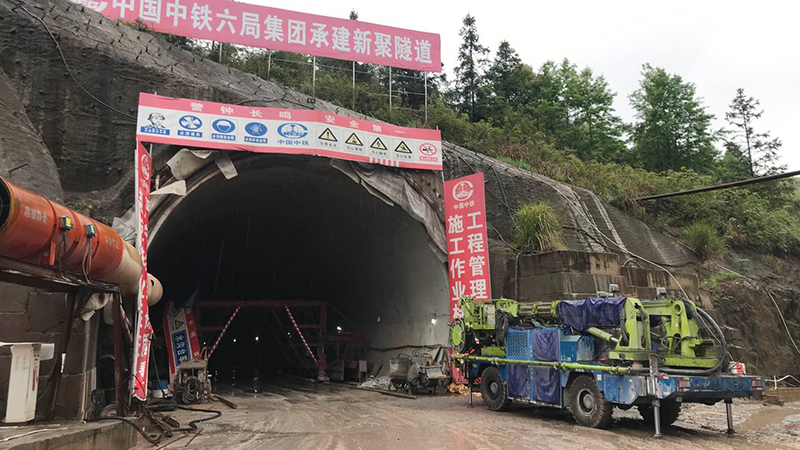 藍海智裝拱噴臺車助力贛深鐵路新聚隧道建設(shè)