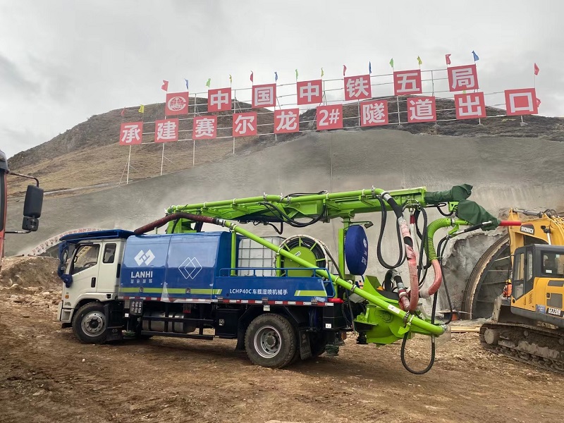 藍海智裝LCHP40C車載濕噴機械手助力同賽公路賽爾龍二號隧道出口建設